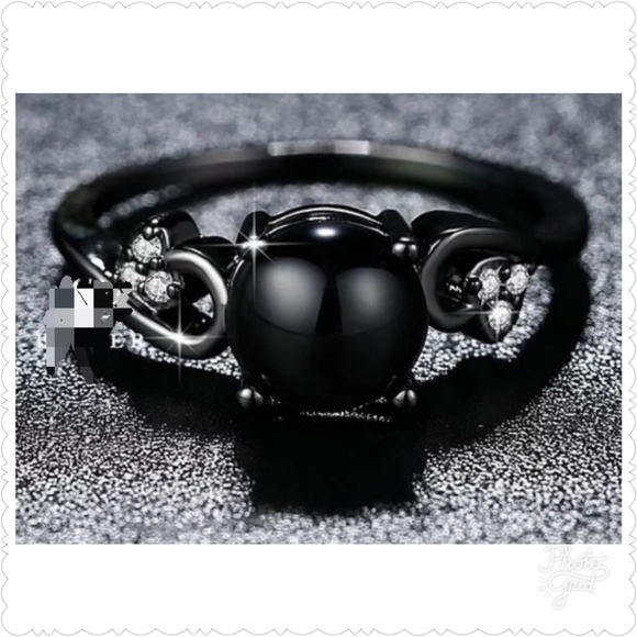 Jewelry - SOLD NWOT Luxury Round Black Gem Wedding Ring SZ6